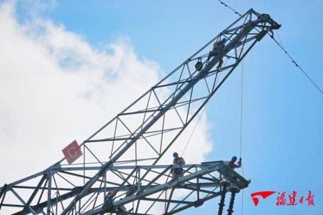 世界**！1000千伏特高壓帶電更換絕緣子在福建實(shí)施